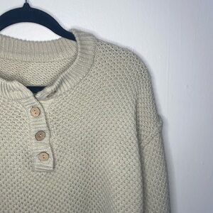 🎱Adorable cream knit sweater with buttons and quarter of the way up!